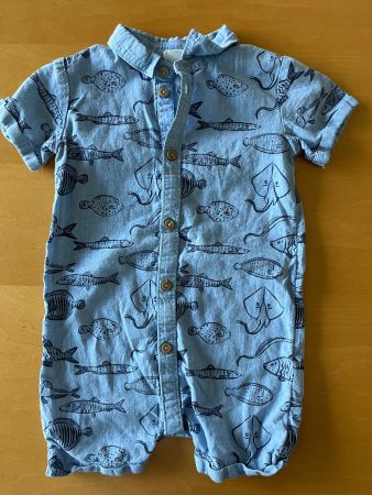 H&M Baby Spieler blau mit Fischmotiv Grösse 86