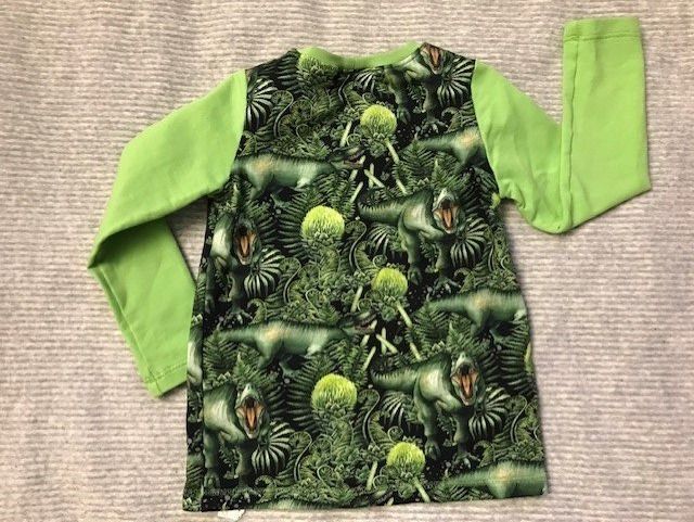 Pullover & Sweatshirts: Dinosaurier Pullover Gr. 110 NEU – Neu und originalverpackt aus Rietheim von Nugger 1