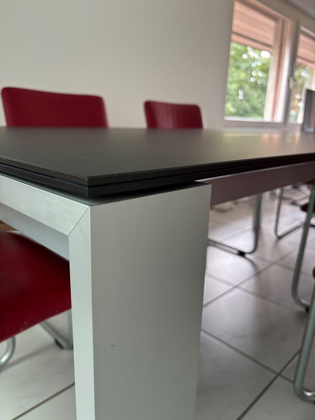 Set di tavolo e panche: Esstisch Set mit 6 Echtleder Stühlen – Usato da Recherswil venduto da Moebel_Outlet 6