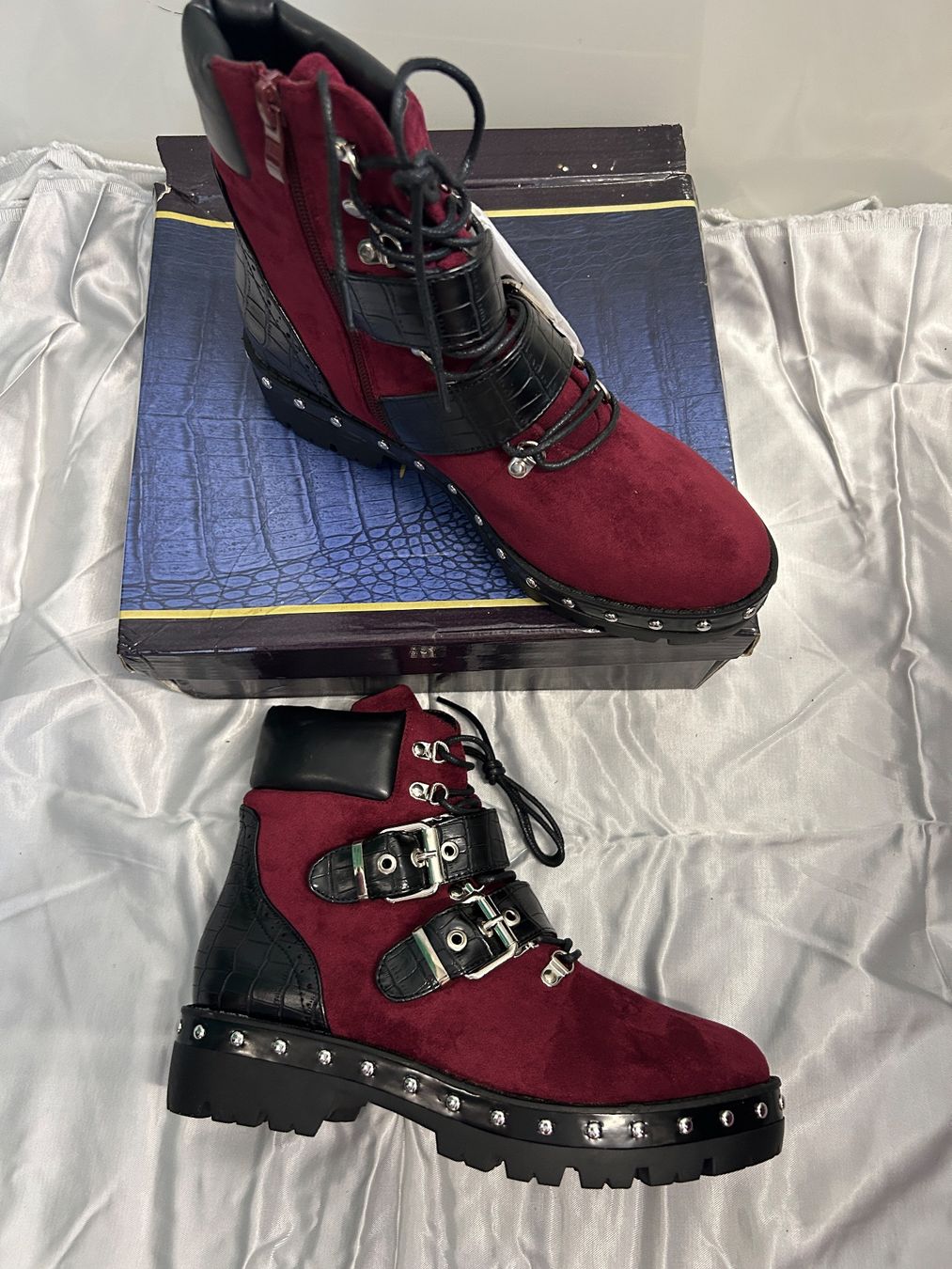 Chaussures femmes: Stiefeletten weinrot Gr 38 Neu Gratis Versand – Neuf avec emballage d'origine à Regensdorf par Spyke55 1