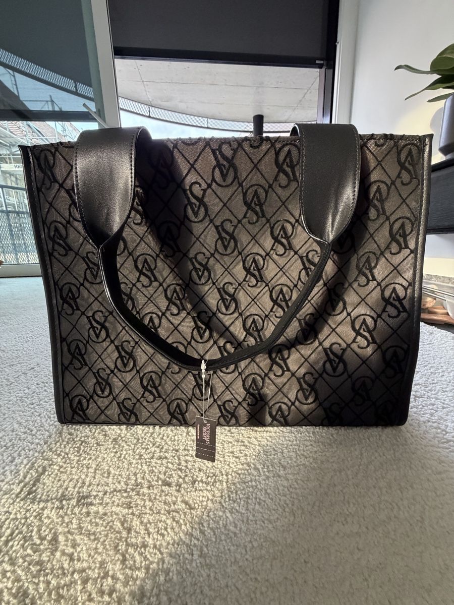 Victoria's Secret Sacs: Borsa Victoria's Secret con logo monogram e tracolla nuova – Neuf (Voir description) à Lugano par can_xdd8