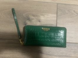 Grünes Guess Portemonnaie unbenutzt 