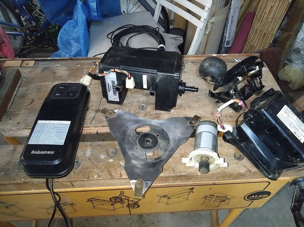 Tagliaerba: Pièces pour robot Robomow RC ou MC – Usato da Crans VD venduto da Papougrigou