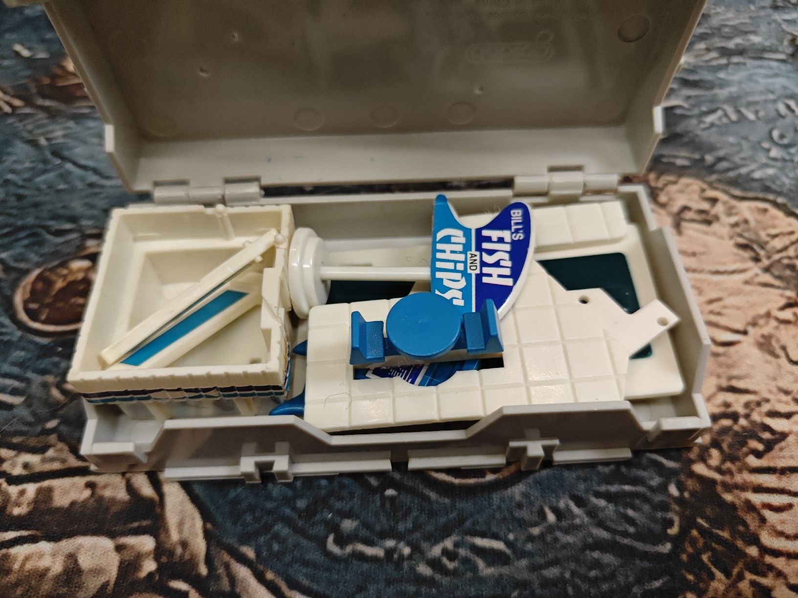 Micro Machines Giocattoli: Micro Machines Travel City Drive Thru Fish & Chips – Usato da Wittenbach venduto da stefange 2