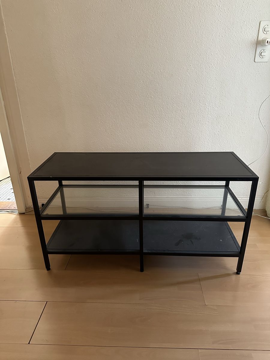 Regale: Lowboard schwarz Metall Glas mit 3 Fächern L 120cm – Gebraucht aus Neftenbach von sre_6yh9