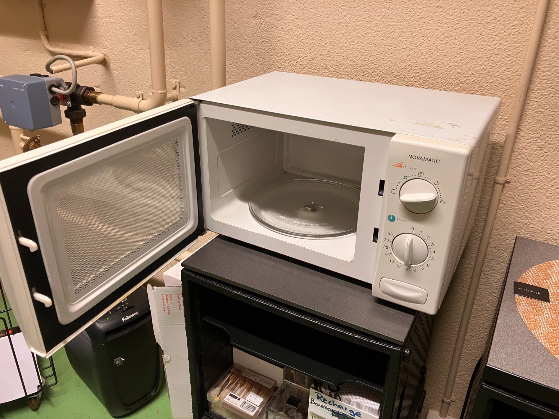 Bauknecht Elettrodomestici da cucina: 2 Mikrowellen Bauknecht MCCD 1825 Duo/Fust Novamatic MW-6800 – Usato da Fislisbach venduto da Promo 6