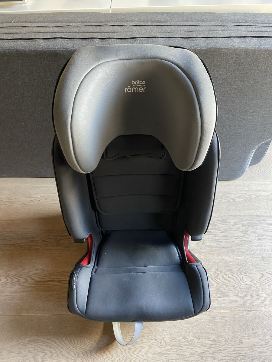 Britax Römer Seggiolini per auto: Römer Kindersitz Isofix – Usato da Silvaplana venduto da SaSeLe