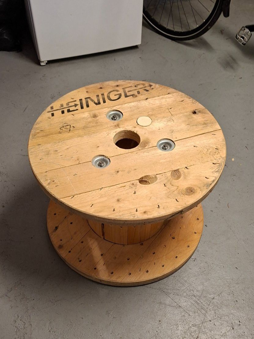 Articoli in legno: Bobine mit Türe – Usato da Heimberg venduto da bvfree