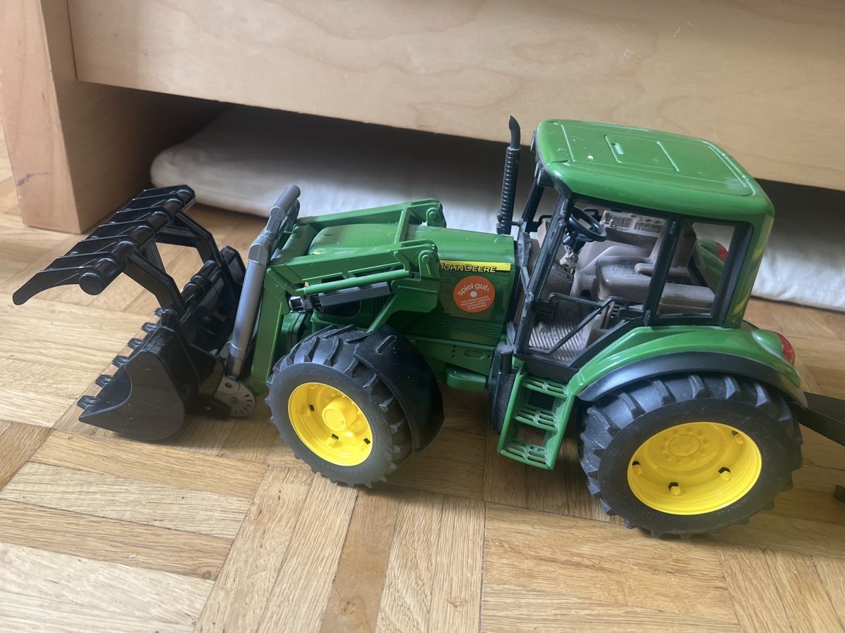 Spielzeuge: John Deere Traktor mit Ballenwagen und Ballen-Set – Gebraucht aus Zürich von Mss7676 2