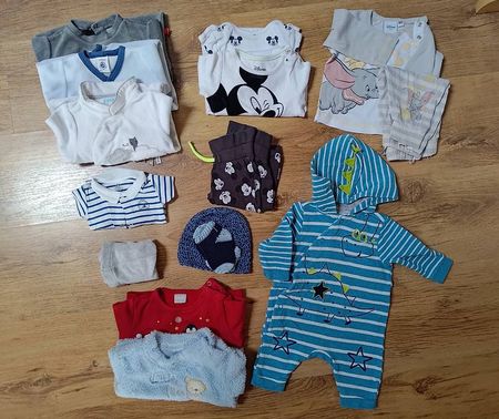 Lot de vêtements bébé taille 54-62