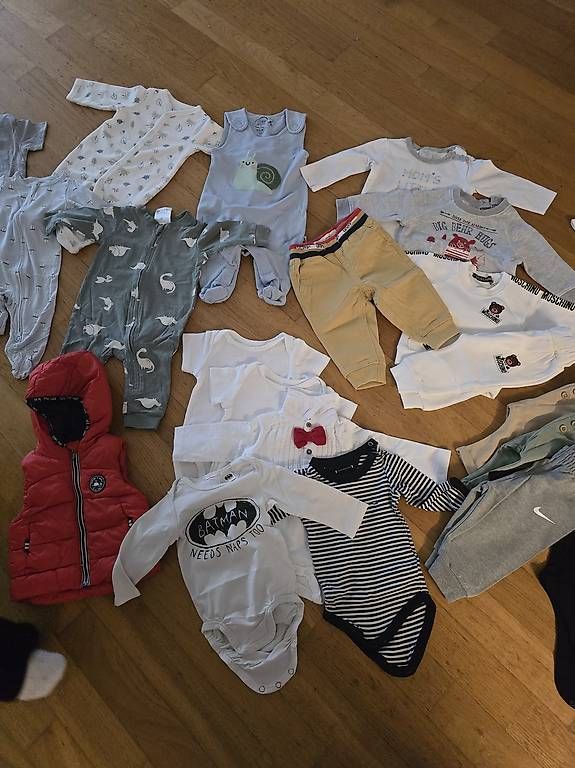 Lotti & Set di vestiti: Babykleider Gr. 62 – Usato da Seewen SZ venduto da ik88 2