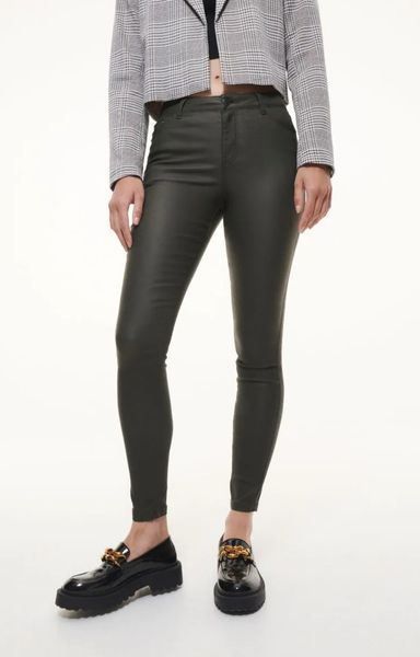 Pantaloni: Kunstleder Hose Slim-Fit Gr. 38 – Nuovo e nell'imballaggio originale da Buchrain venduto da regenblume3