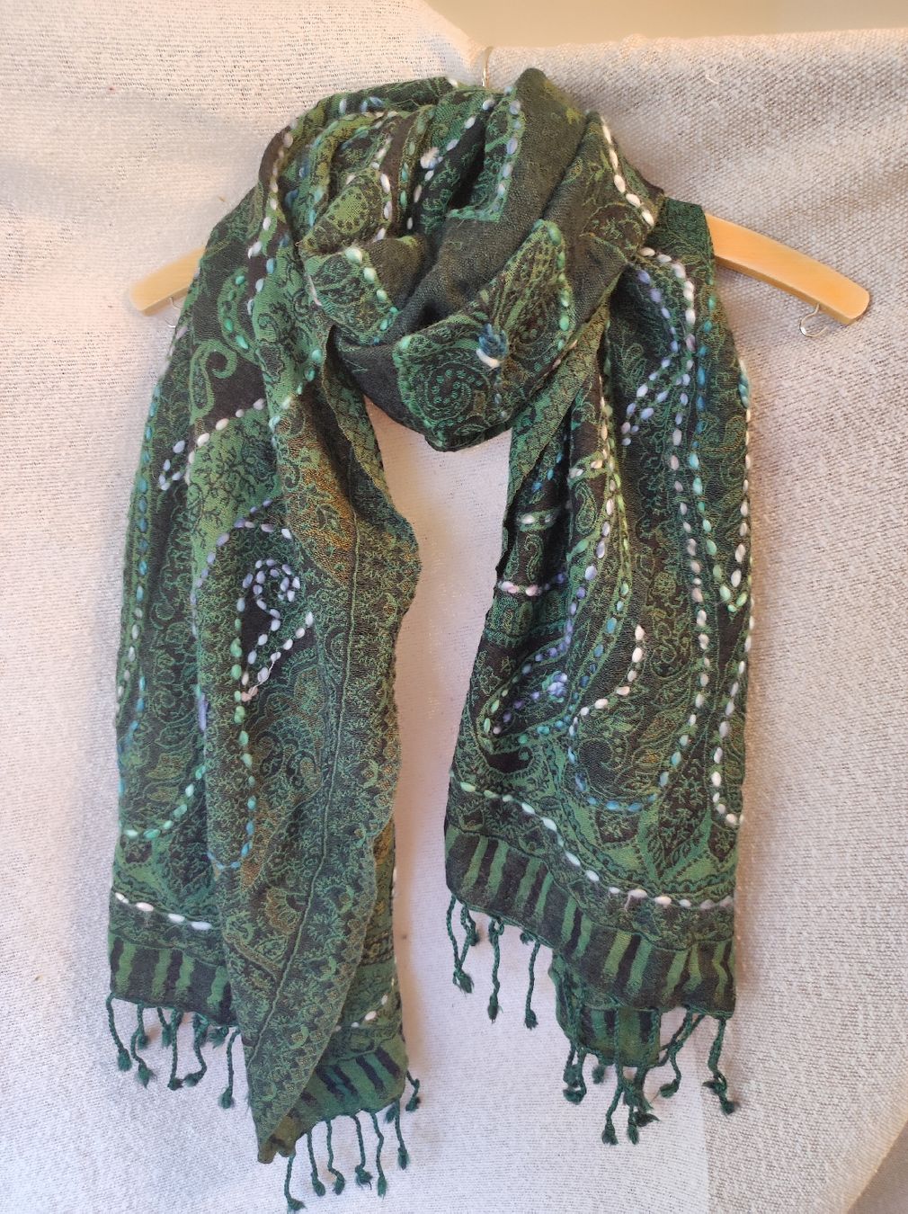 Foulard & Sciarpe: Schal warm mit Stickerei – Usato da Arni AG venduto da Rosen11