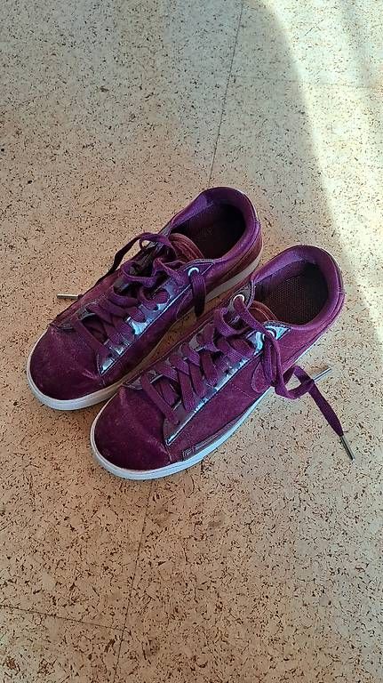 Damenschuhe: Nike Sneaker, Samt, Bordeaux, Gr. 40 – Gebraucht aus Wolfwil von Mim015 3
