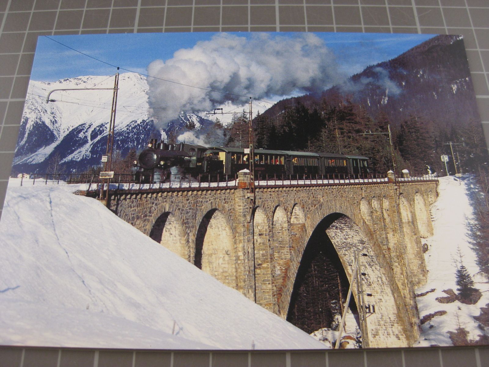 Cartoline postali: AK Cinuos-chel mit Zug – Usato da Malters venduto da Marosko