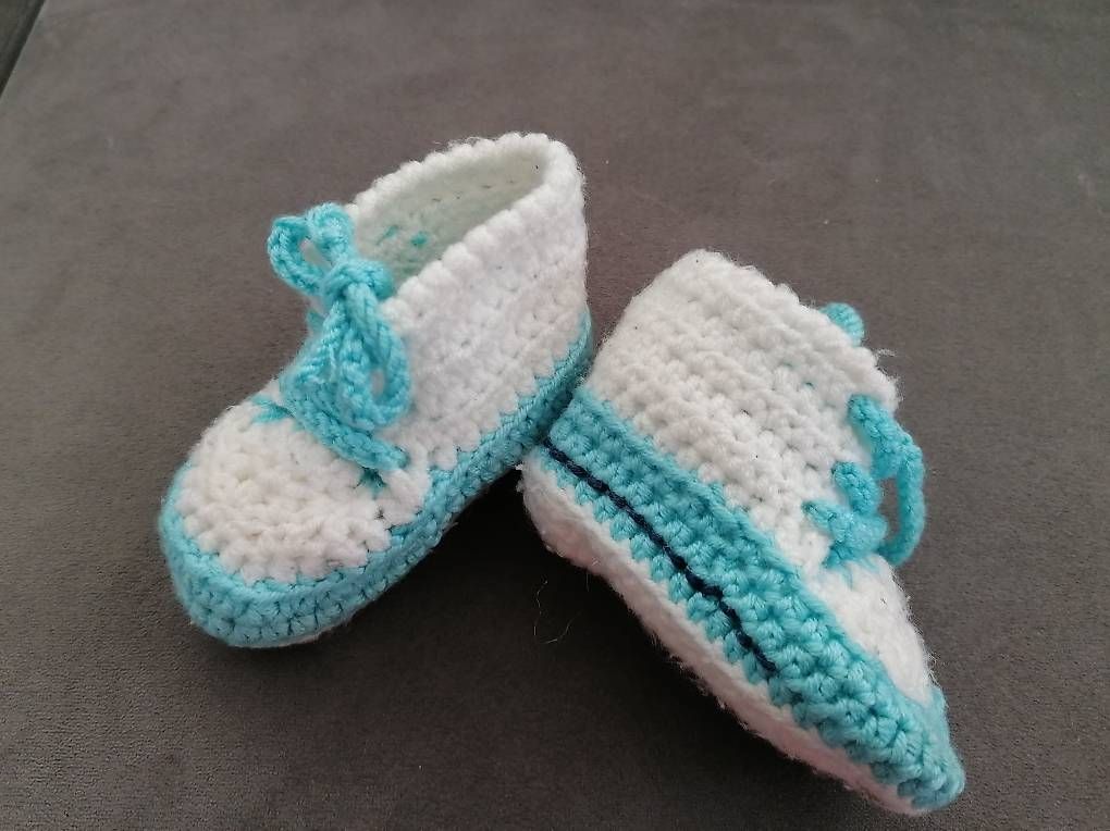 Scarpe per ragazzi: Babyfinken, selbstgehäkelt – Usato da Oberglatt ZH venduto da Chaeferly 1