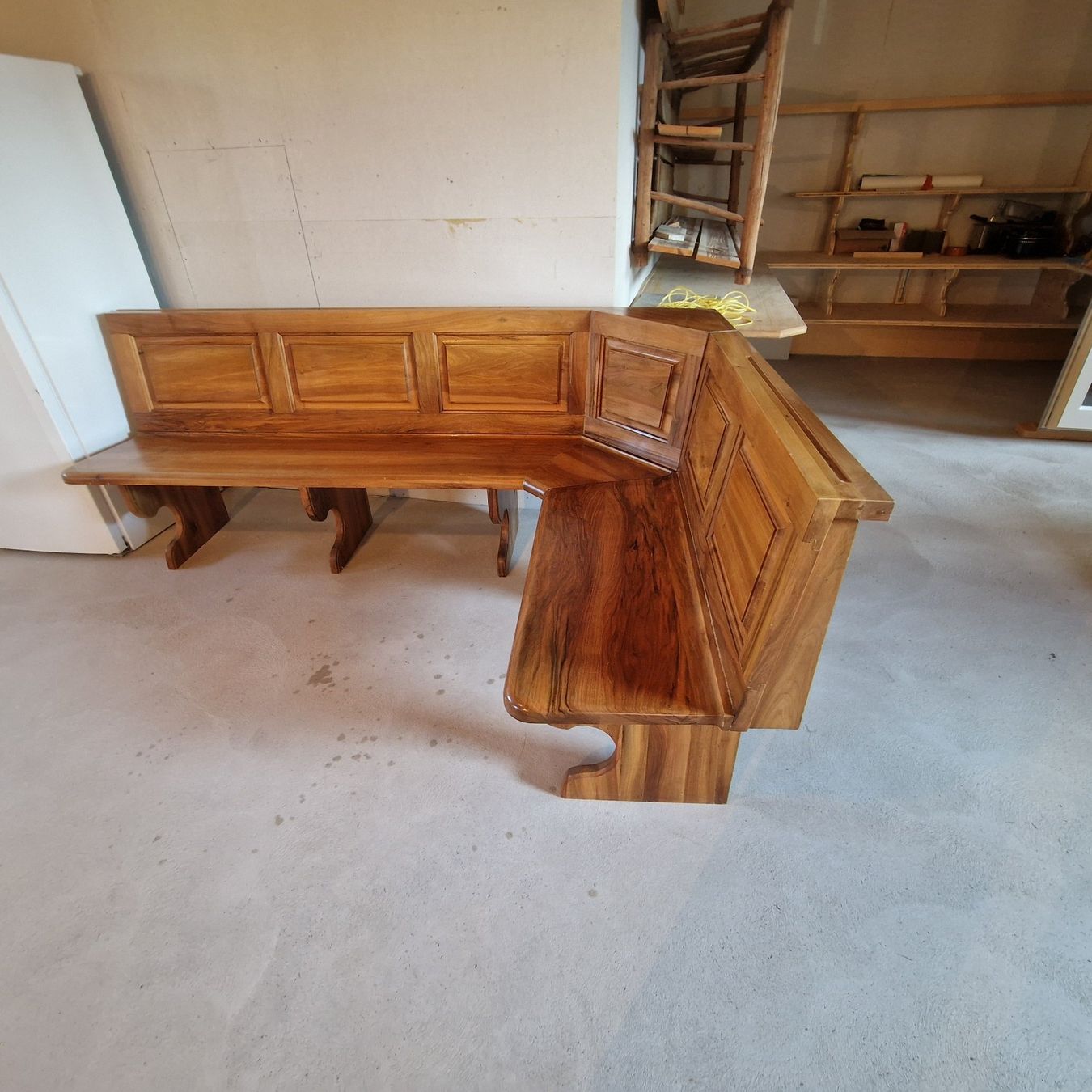 Panchine: Eckbank Nussbaum gestemmt. – Usato da Appenzell Eggerst. venduto da Nisblismees 1