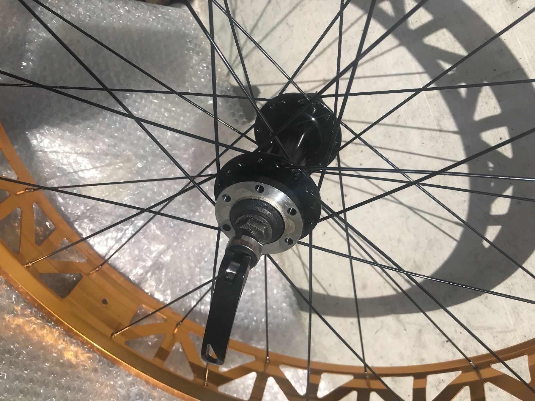 Pezzi di ricambio: Hinterrad Fatbike schwarz oder gold – Nuovo e nell'imballaggio originale da Wolhusen venduto da TandemSchweizAG 2