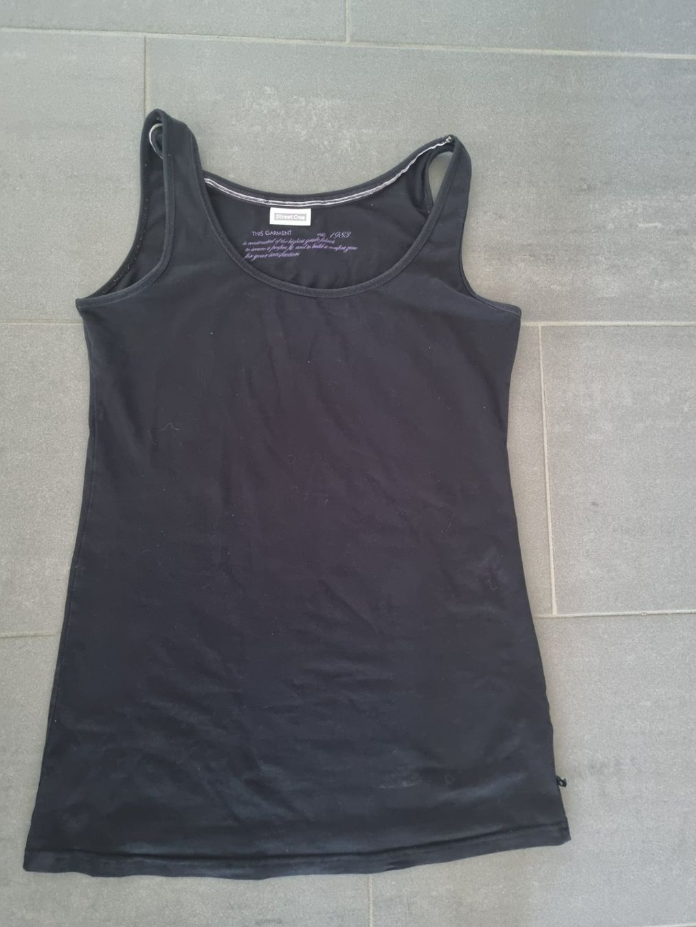 T-shirt: Gr. 40 Tanktop Street One schwarz – Usato da Sutz venduto da Dalilea