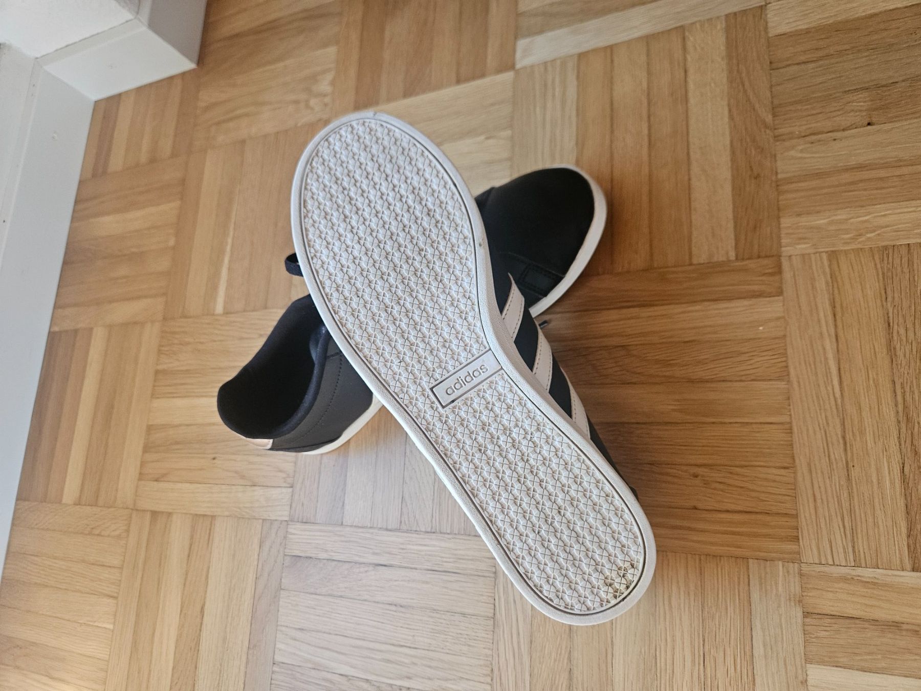 Adidas Scarpe da donna: Adidas Sneaker, Grösse 42, Top Zustand – Usato da Oberhelfenschwil venduto da tup12 1