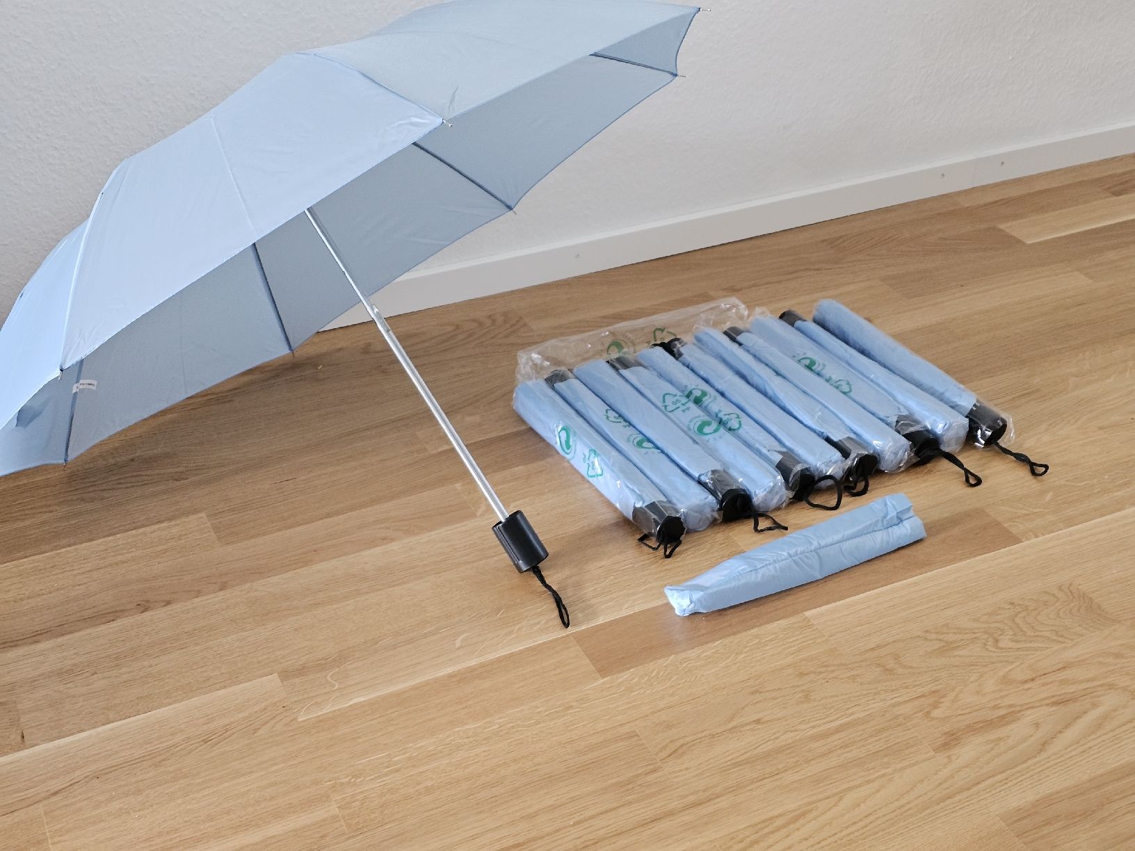 Ombrelli: Ab CHF 1! Eleganter Regenschirm Hellblau NEU – Nuovo e nell'imballaggio originale da Baden venduto da rob_grh6 1