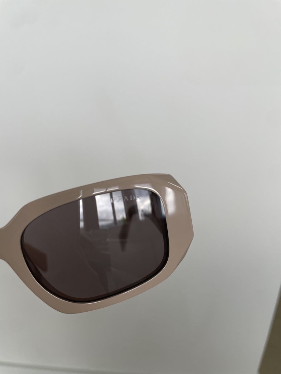 Prada Lunettes & Verres: Prada Sonnenbrille – D'occasion à Stäfa par Nicole093 6