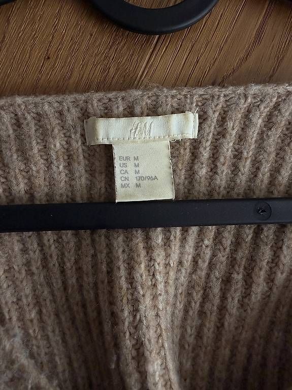 Maglioni & Felpe: Brauner H&M Strickpullover mit V-Ausschnitt  – Usato da Neuenegg venduto da sina.lndr 1