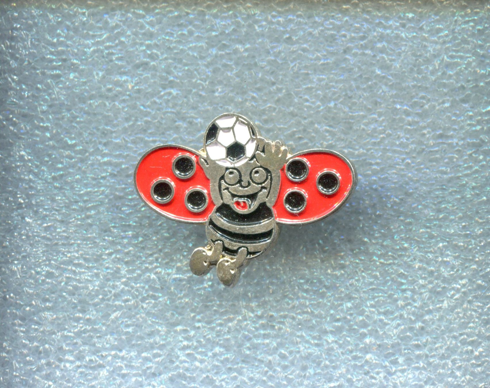 Placchette & Badge: BLICK Käfer  FUSSBALLER – Usato da Winterthur venduto da Sammleroase