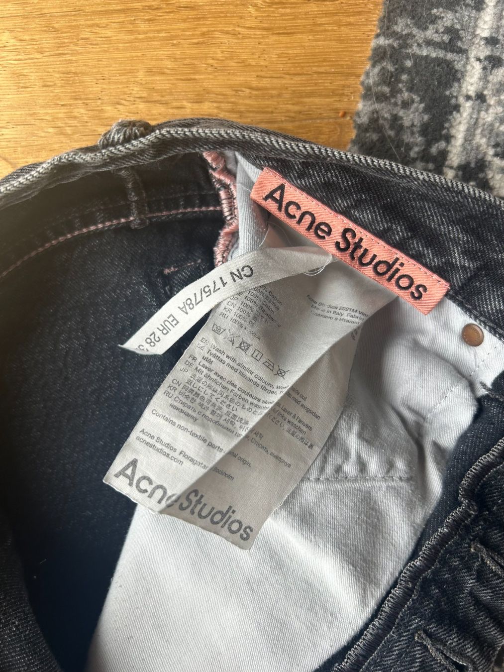 Acne Studios Jeans: Acne Studios Jeans 28/32 – D'occasion à Fehraltorf par leonlohrer 1
