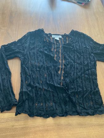 Oberteil Shirt in schwarz vorne mit Knöpfen Grösse M