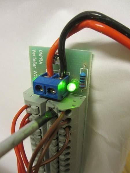 Batterie, Caricabatterie & Alimentatori: 5 Stk. Stromverteiler mit LED Statusanzeige – Nuovo e nell'imballaggio originale da Dittingen venduto da Beamsplitter 2