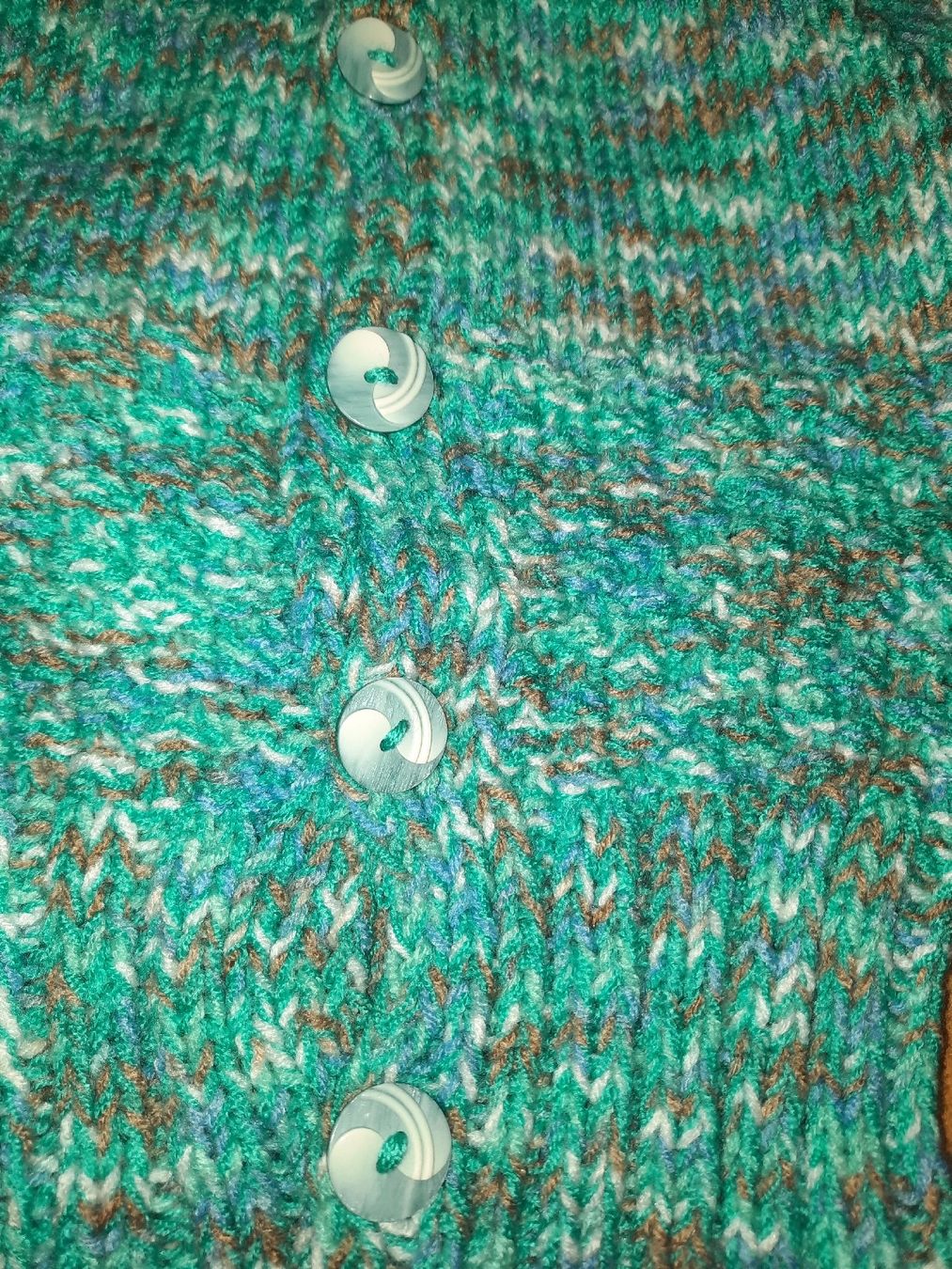 Lotti & Set di vestiti: Handgestricktes Baby-Set, Jacke & Söckchen, Gr. 56/60 – Nuovo e nell'imballaggio originale da Ettingen venduto da Guggerin 1