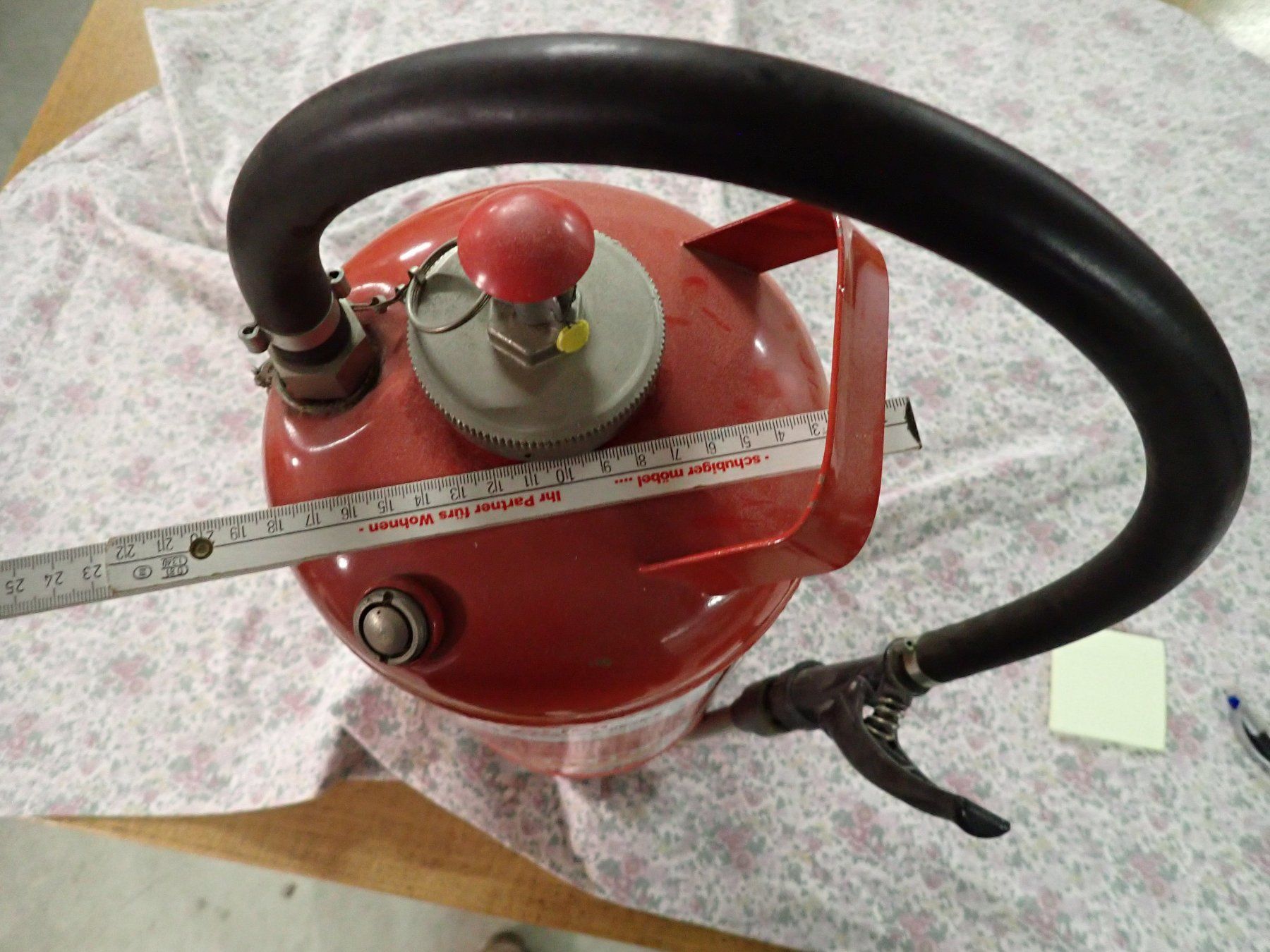 Feuerlöscher: Alter Feuerlöscher – Gebraucht aus Wallisellen von Mf1000 8