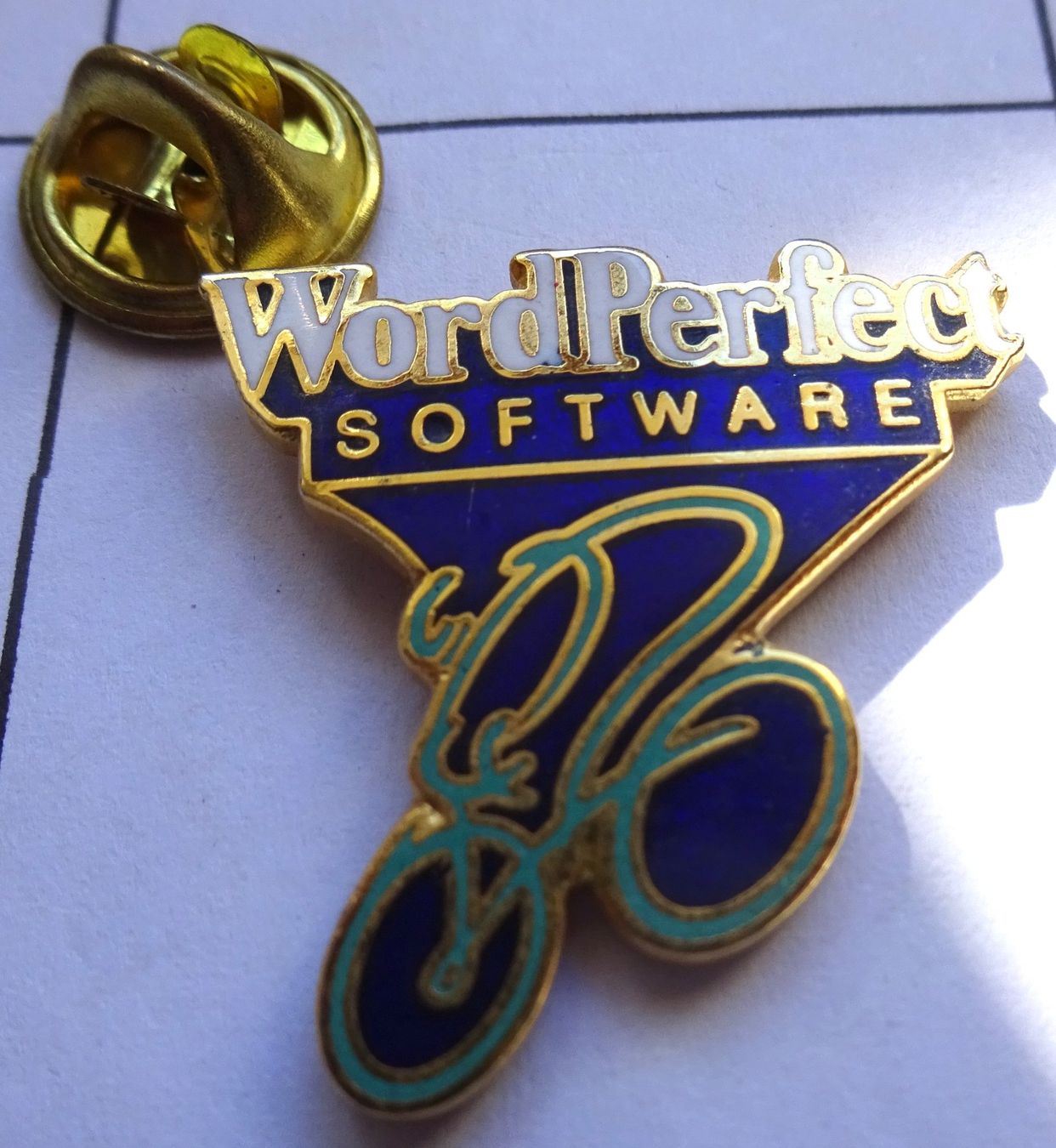 Placchette & Badge: Pin SOFTWARE  WordPerfect – Usato da Utzenstorf venduto da BUtter81
