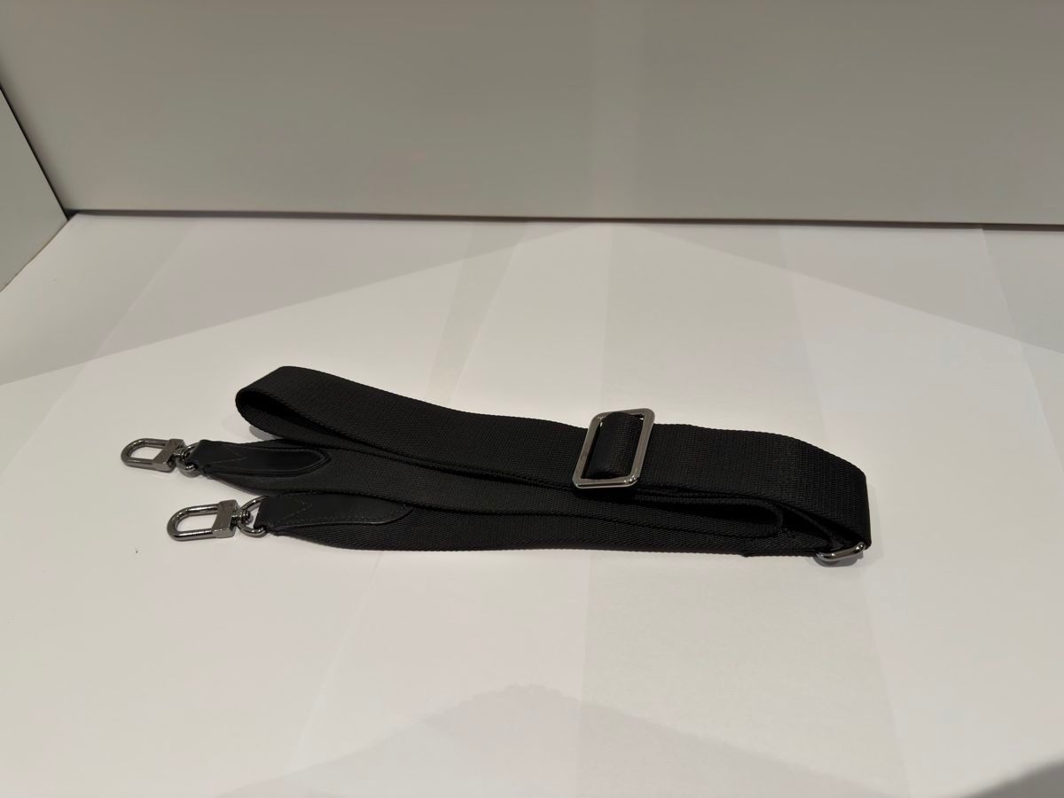 Louis Vuitton Portefeuilles: Louis Vuitton, Alpha Wearable Wallet NM (Eclipse Monogram) – Neuf (Voir description) à Richterswil par jam_rwv8 6
