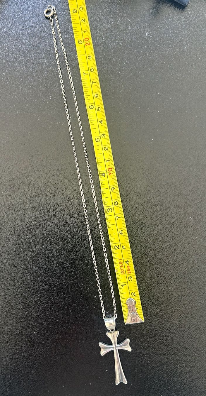 Ciondoli: Silver cross hallmarked on chain -  in presentation box – Usato da Zollikon venduto da kmg1 1