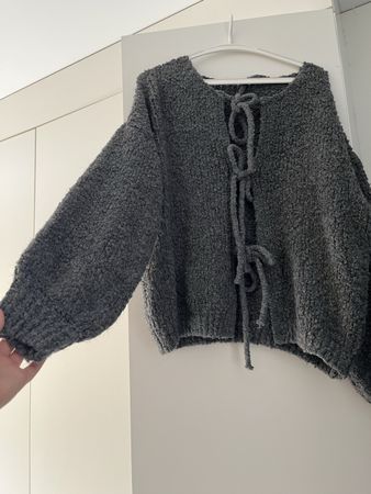 Flauschige Strickjacke in Grau, Onesize, neuwertig