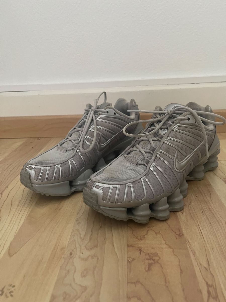 Nike Scarpe da donna: Nike Shox grau Schuhe – Nuovo (secondo la descrizione) da Zürich venduto da msxmsx 2