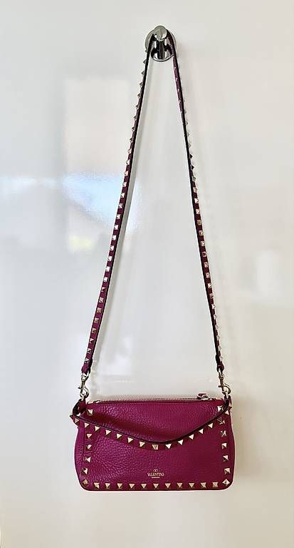 Valentino Taschen für Damen: VALENTINO Rockstud Umhängetasche – Neu (gemäss Beschreibung) aus Basel von car_mz8n 1