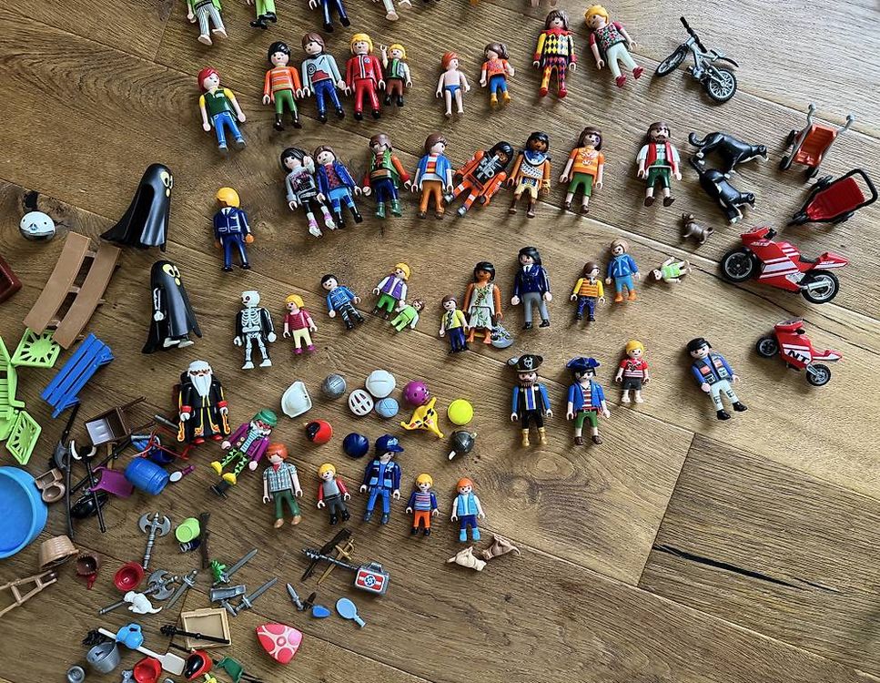 Playmobil Jouets: Lot de 60 figurines Playmobil avec accessoires – D'occasion à Nyon par Edelweiss_88 2