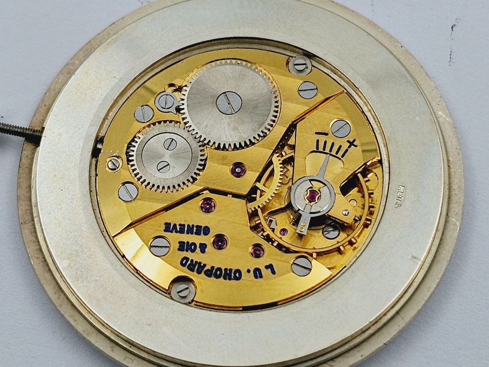 HORLOGERIE MONTRE TIGE REMONTOIR PESEUX 10 1/2' 7000 - 7010