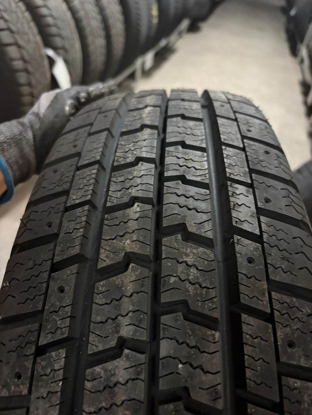 Goodyear Pneumatici & Ruote complete: Winterreifen 215/75 R16C – Nuovo (secondo la descrizione) da Näfels venduto da garagefelber 3