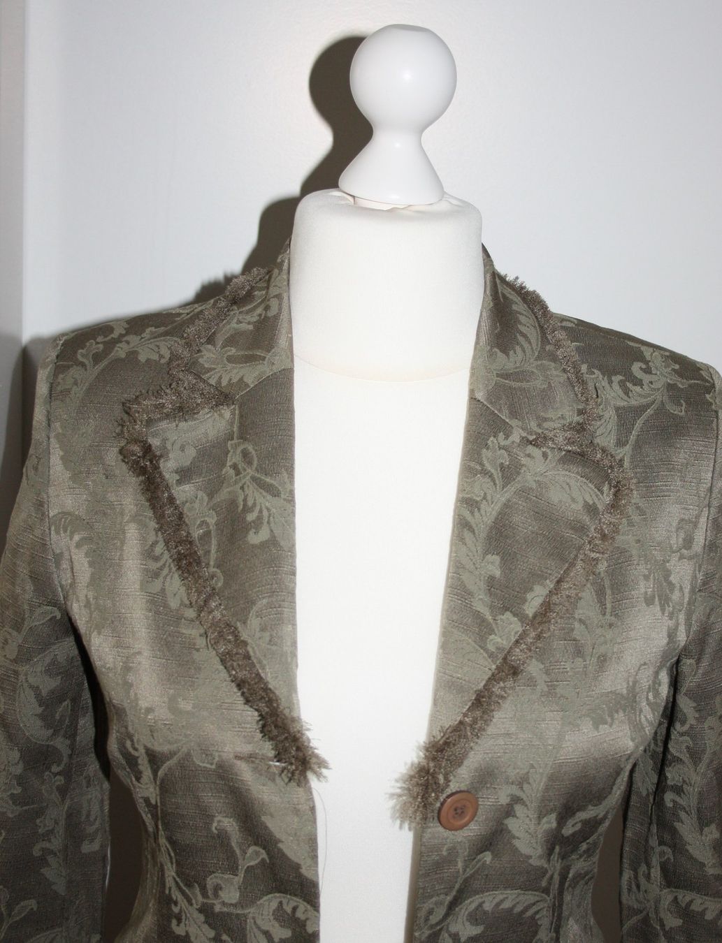 Giacche: Blazer Xanaka Brokatgewebe oliv Gr. 38 – Usato da Flüelen venduto da Diversicum-Textil 3