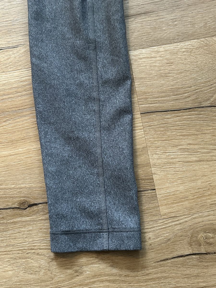 Under Armour Leggings: Under Armour HeatGear Compression Hose, Grau, Gr. S – Gebraucht aus Wolhusen von eve_m6cg 2