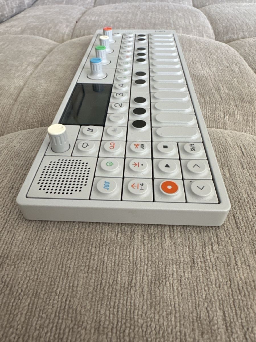 Teenage Engineering Musikinstrumente: OP-1 all-in one synthesizer, sampler und drum machine – Neu (gemäss Beschreibung) aus Meggen von eri_wq97 1
