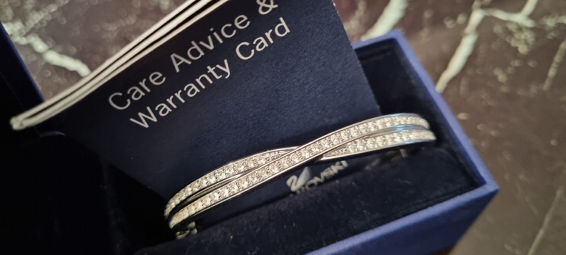 Swarovski Armbänder & -reifen: Swarovski Armreif – Neu und originalverpackt aus Schaffhausen von Karat0
