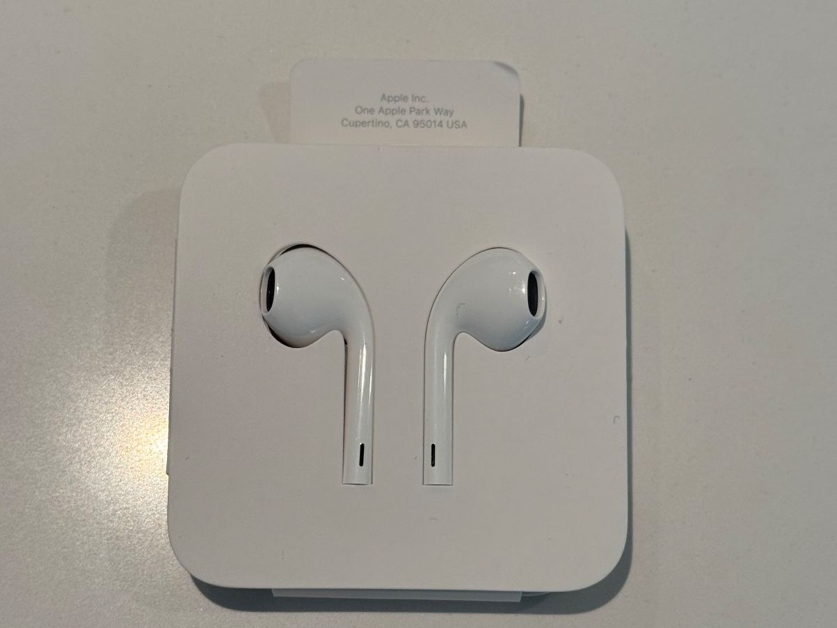 Apple Casques audio: Apple EarPods (ungebraucht) – Neuf avec emballage d'origine à Zollikon par francesco.1