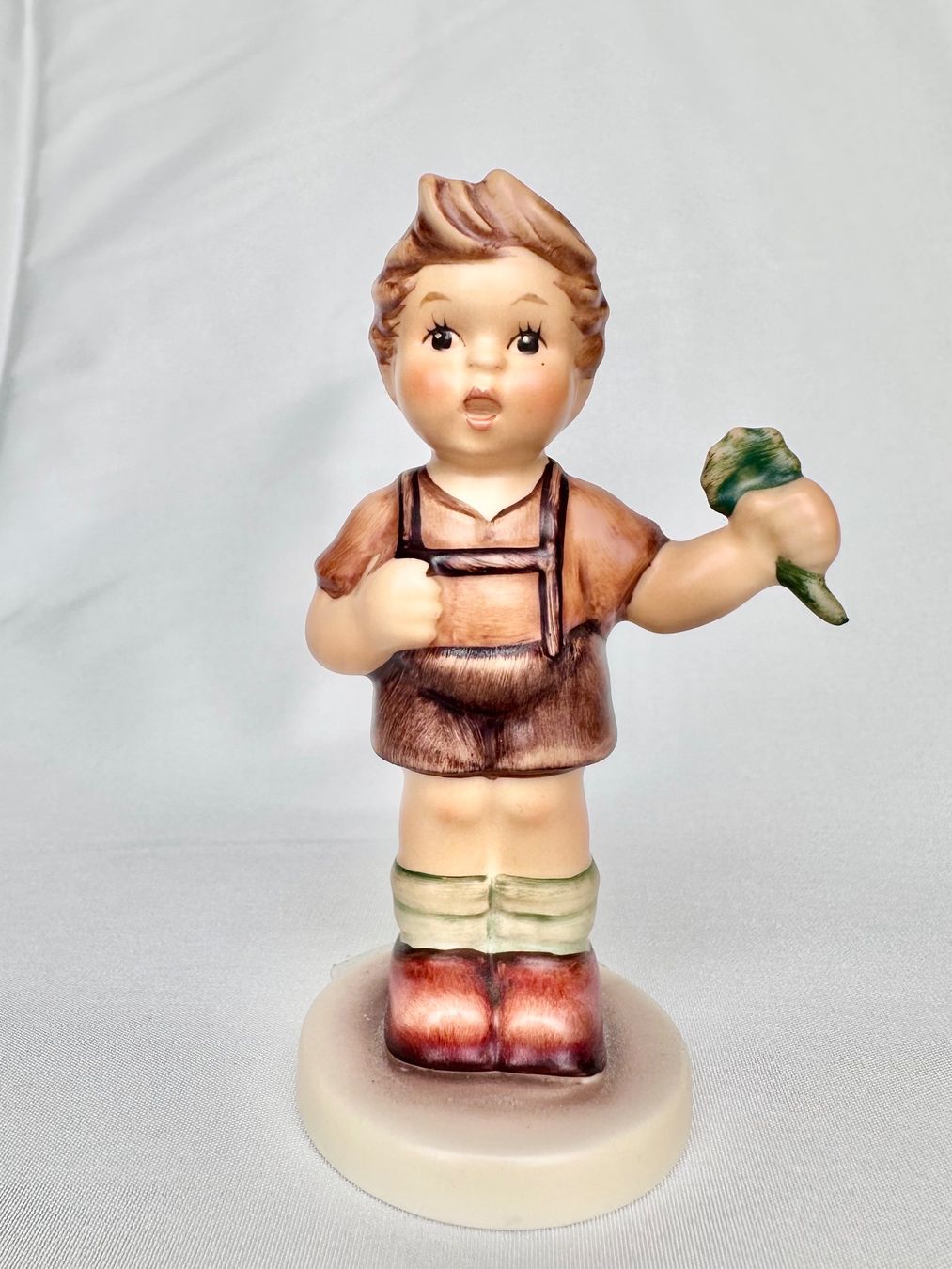 Hummel Statuette: Goebel Hummel Figur Junge "Ich wünsch' Dir Glück" – Usato da Steinen venduto da SputnikSweetheart