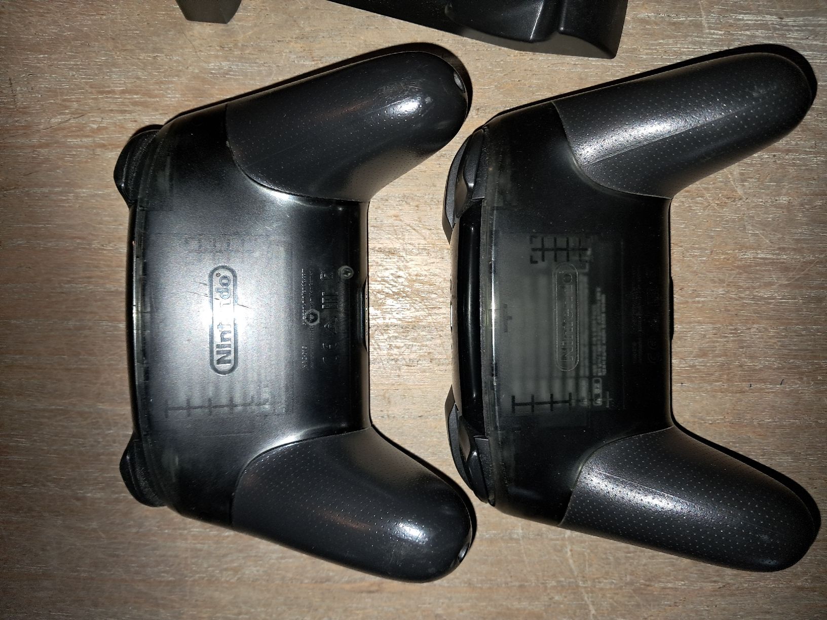 Nintendo Controller: Nintendo Switch 2x Originale Controller + Ladestation – Gebraucht aus Eschlikon TG von Rare_Ware 2