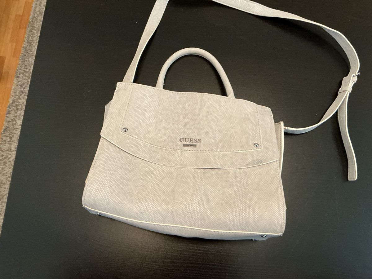 Guess Borse da donna: Sac Guess blanc gris clair – Usato da satigny venduto da cara68 2
